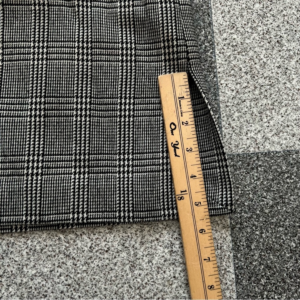 New York & Company Black and White Plaid Mini Skirt- Size 12 - Picture 4 of 10